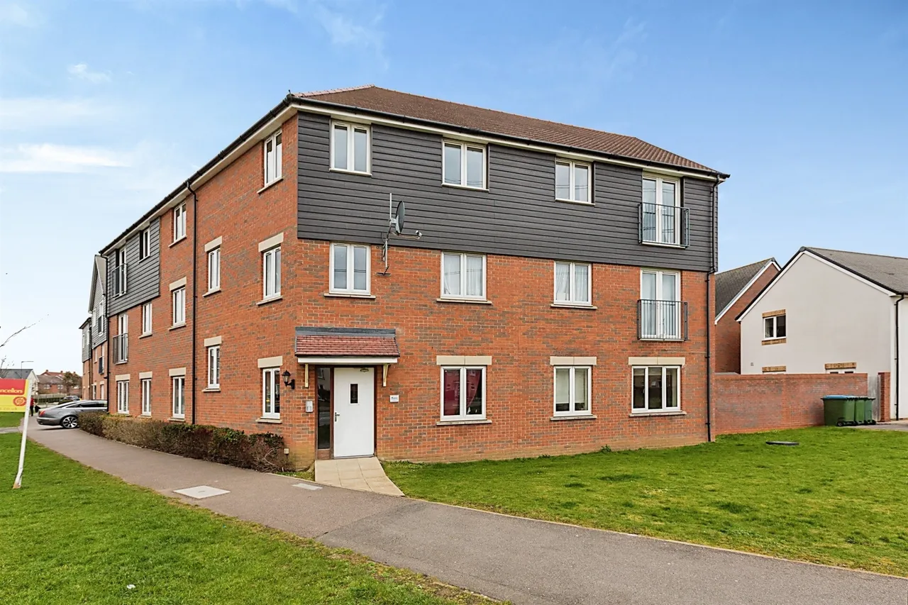 2 bed flat for sale — Paradise Orchard, Aylesbury