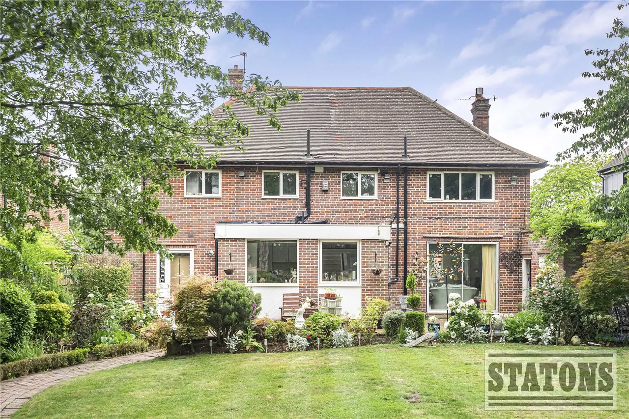 Mymms Drive, Brookmans Park, Hertfordshire, AL9 7AE, photo 6