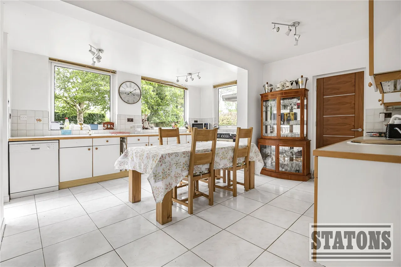 Mymms Drive, Brookmans Park, Hertfordshire, AL9 7AE, photo 10