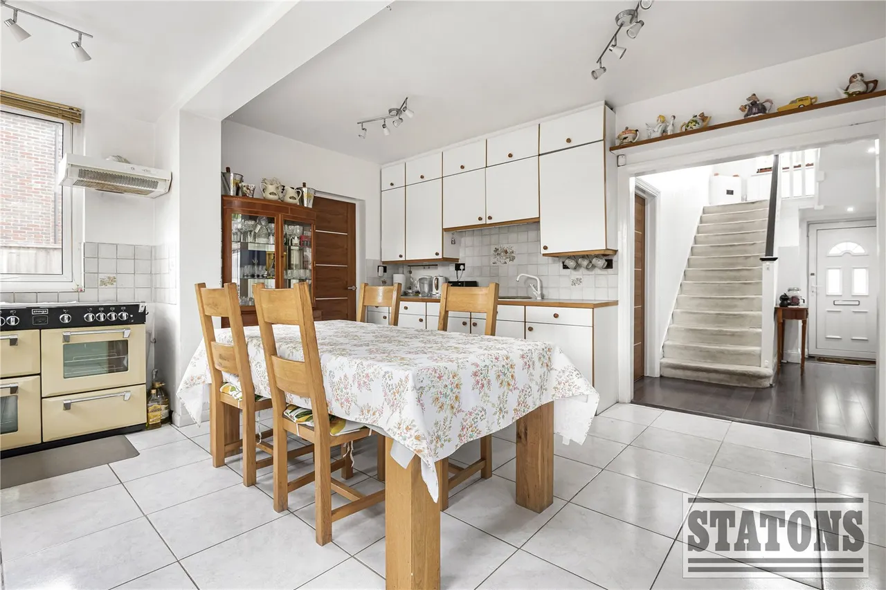 Mymms Drive, Brookmans Park, Hertfordshire, AL9 7AE, photo 11