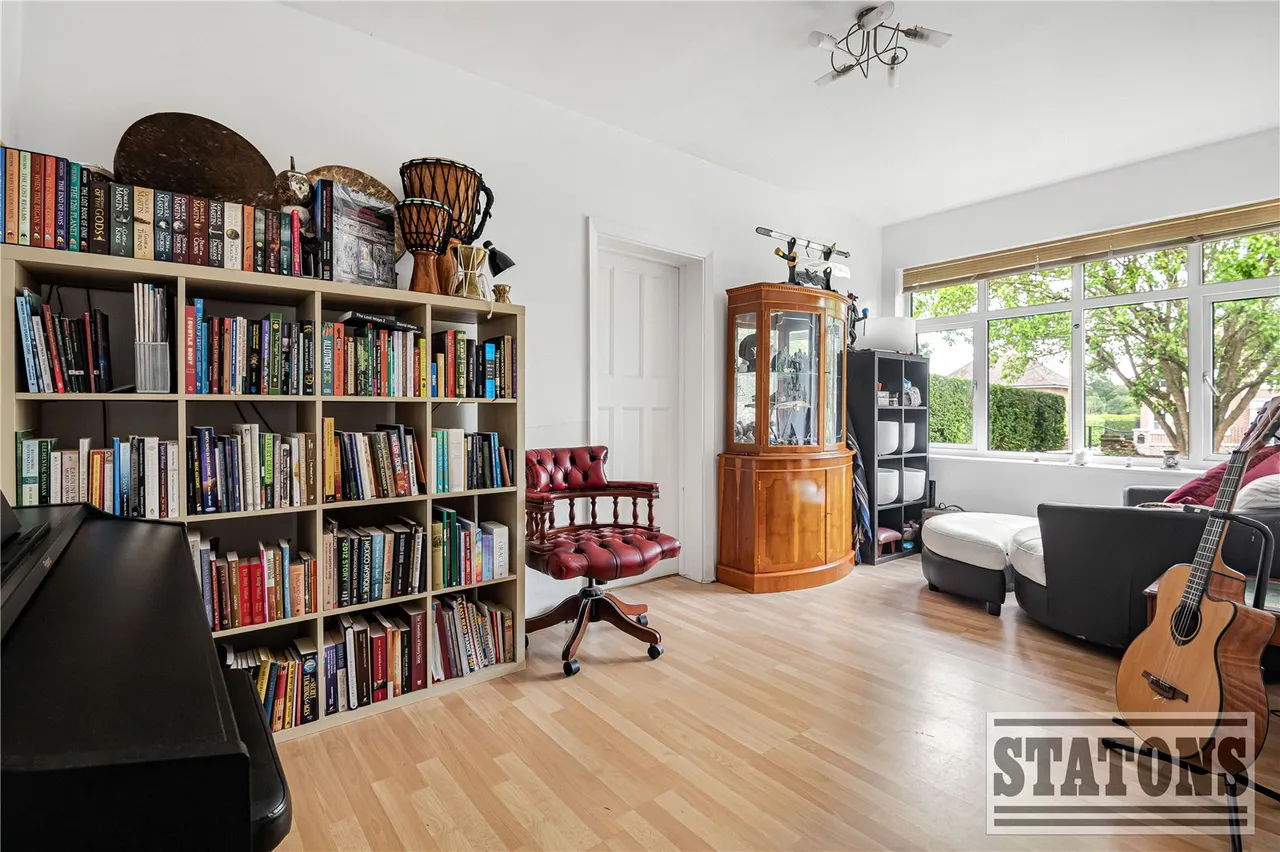 Mymms Drive, Brookmans Park, Hertfordshire, AL9 7AE, photo 8