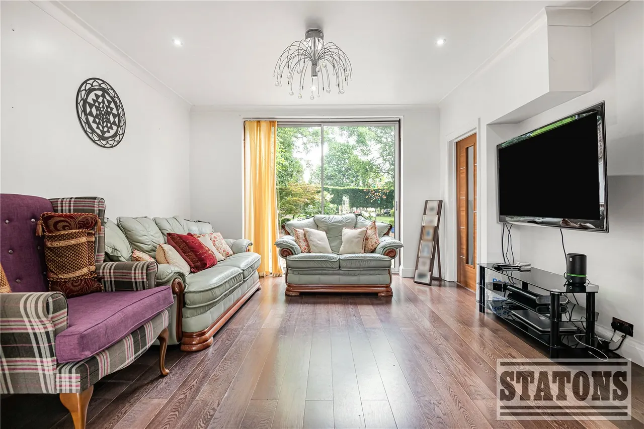 Mymms Drive, Brookmans Park, Hertfordshire, AL9 7AE, photo 7