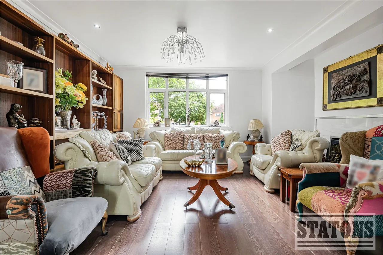 Mymms Drive, Brookmans Park, Hertfordshire, AL9 7AE, photo 4