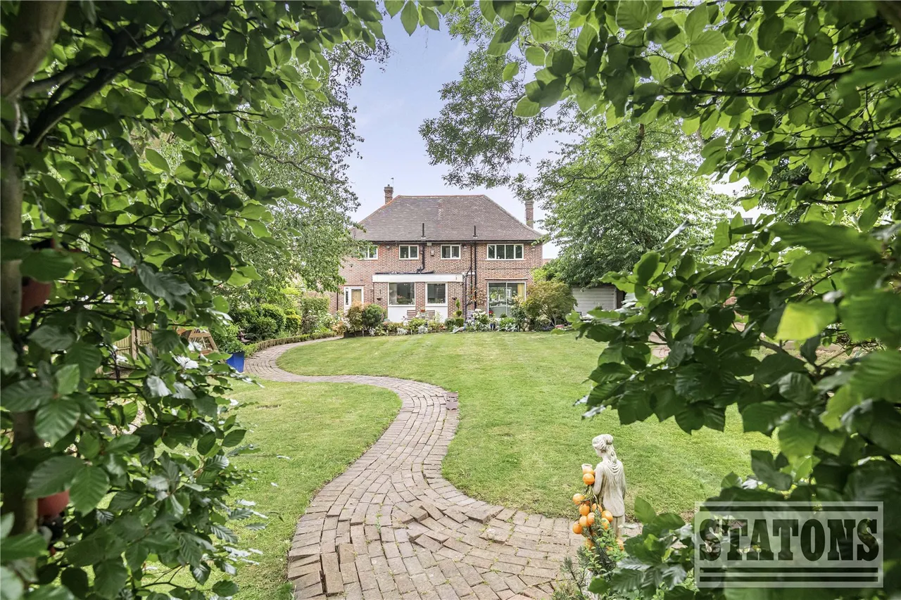 Mymms Drive, Brookmans Park, Hertfordshire, AL9 7AE, photo 19