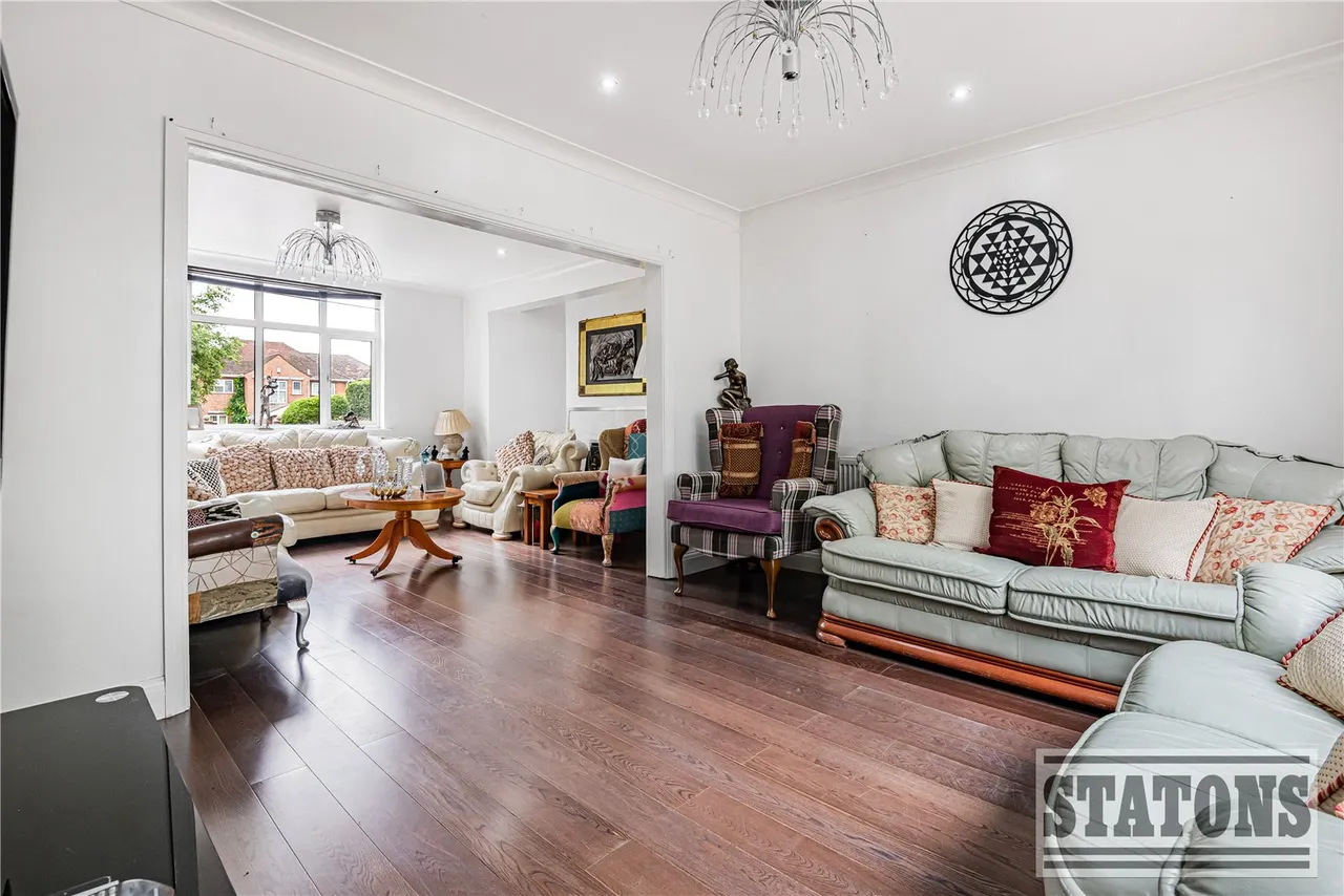 Mymms Drive, Brookmans Park, Hertfordshire, AL9 7AE, photo 5