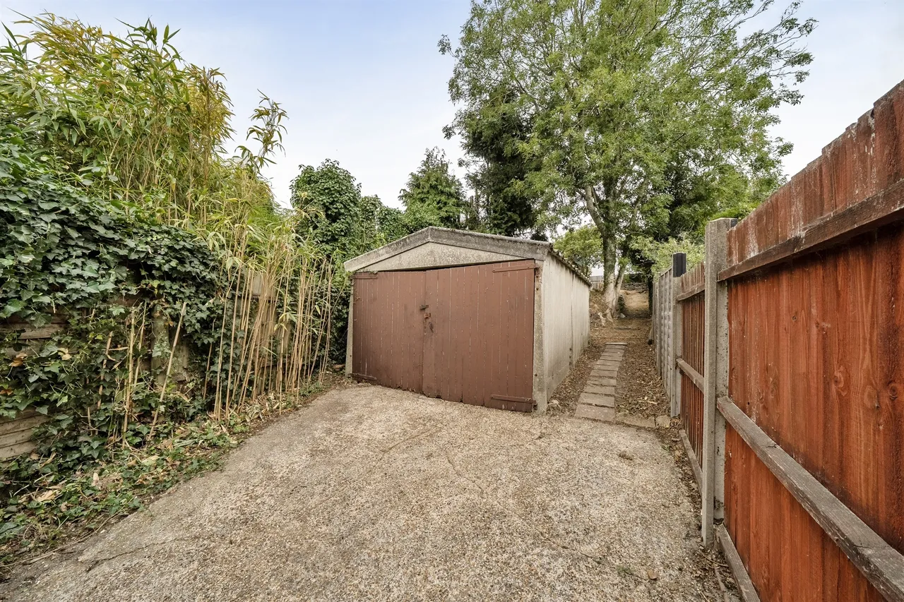 Ringwood Road, Poole, BH14, photo 16