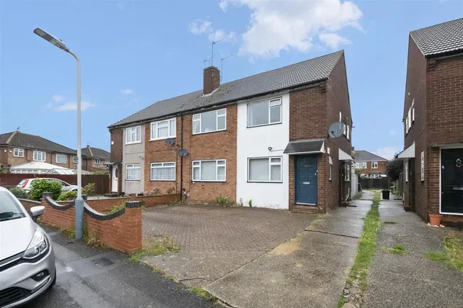 2 bed flat for sale — Larch Crescent, Hayes