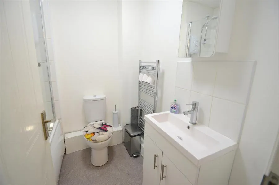 Marham Close, Nottingham, NG2, photo 13