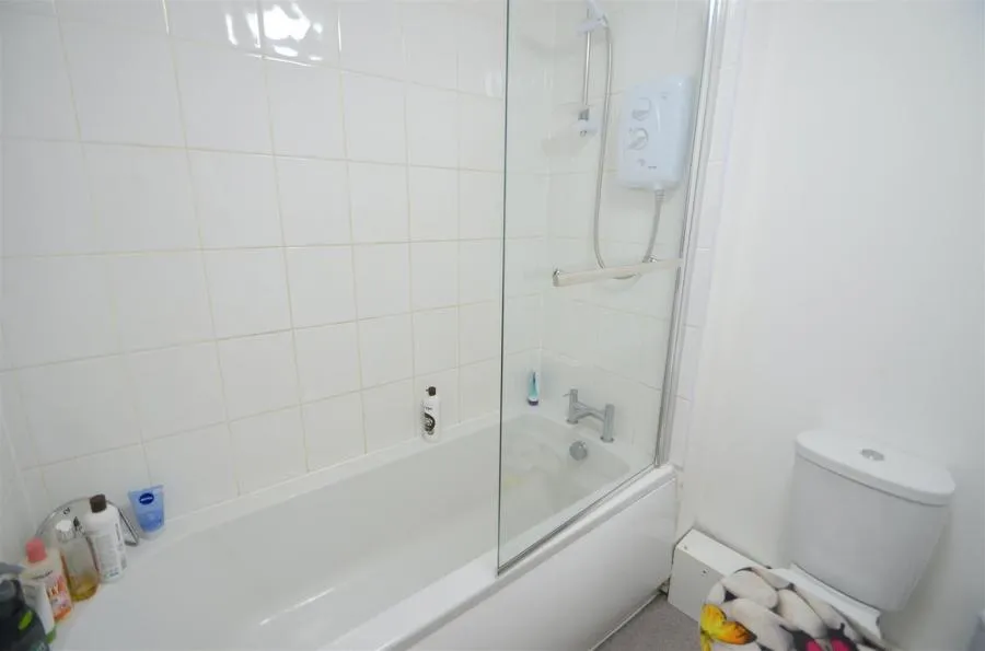 Marham Close, Nottingham, NG2, photo 12