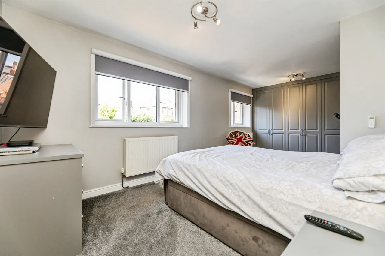Manor House Close, Hoyland, Barnsley, photo 10