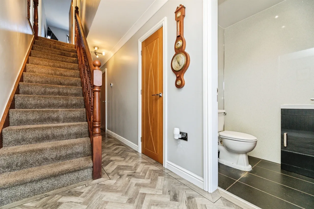 Manor House Close, Hoyland, Barnsley, photo 9