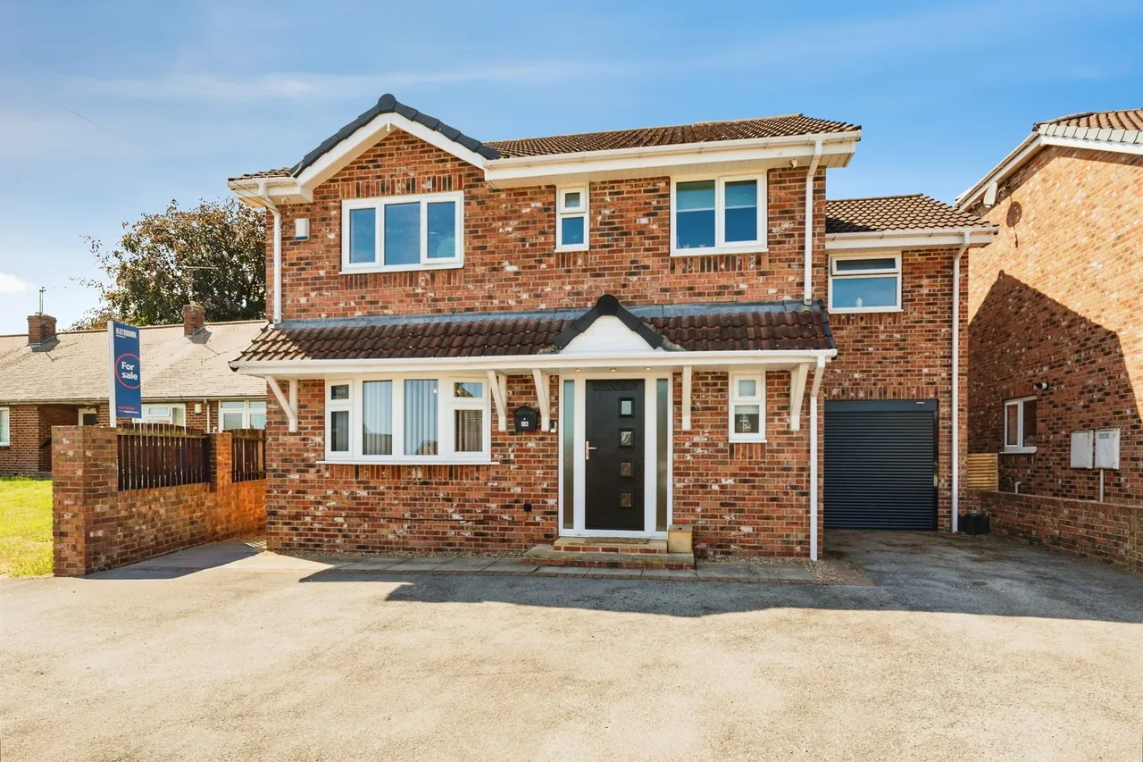 4 bed house for sale — Manor House Close, Hoyland, Barnsley