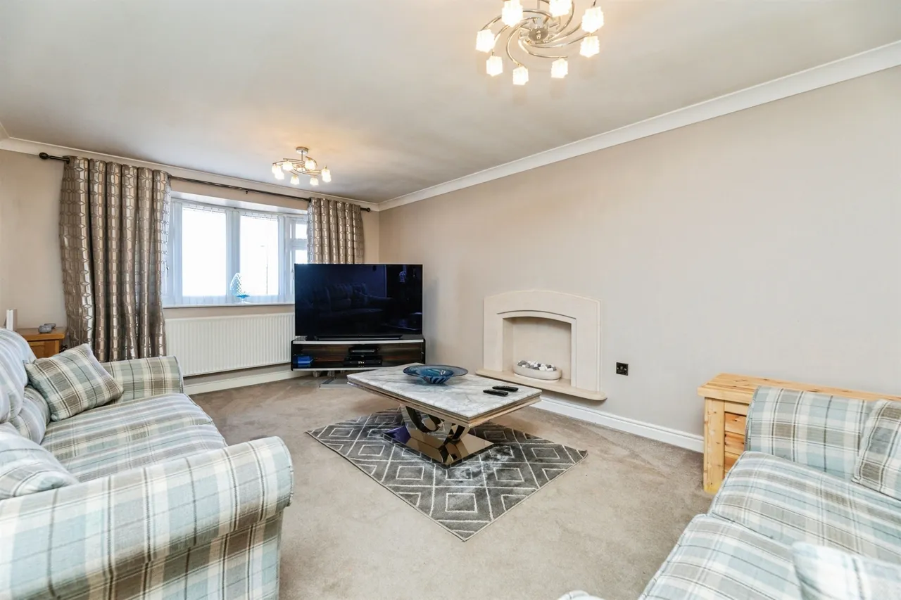 Manor House Close, Hoyland, Barnsley, photo 11