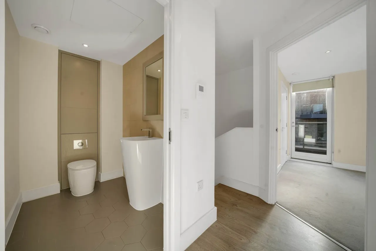 Ruckholt Road, London, E10, photo 9