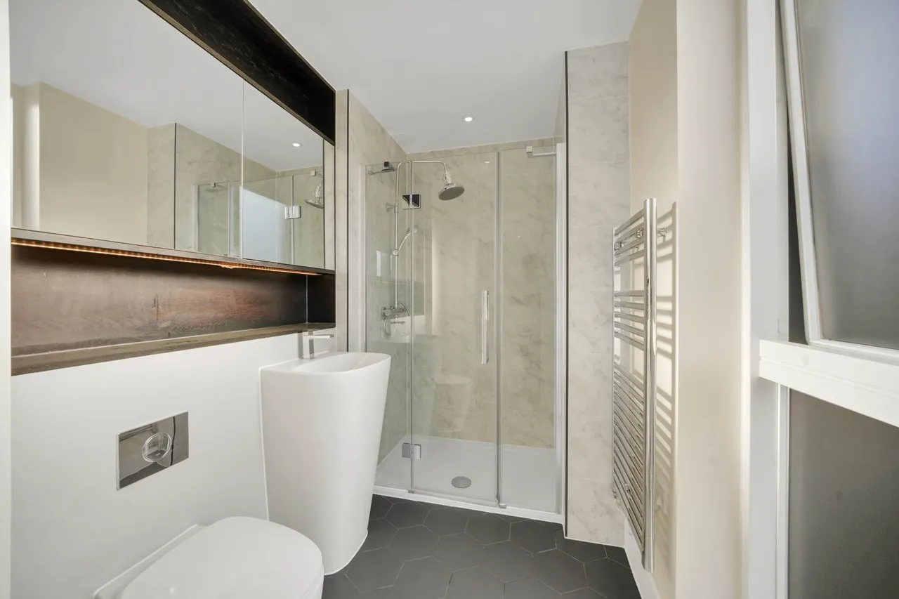 Ruckholt Road, London, E10, photo 12