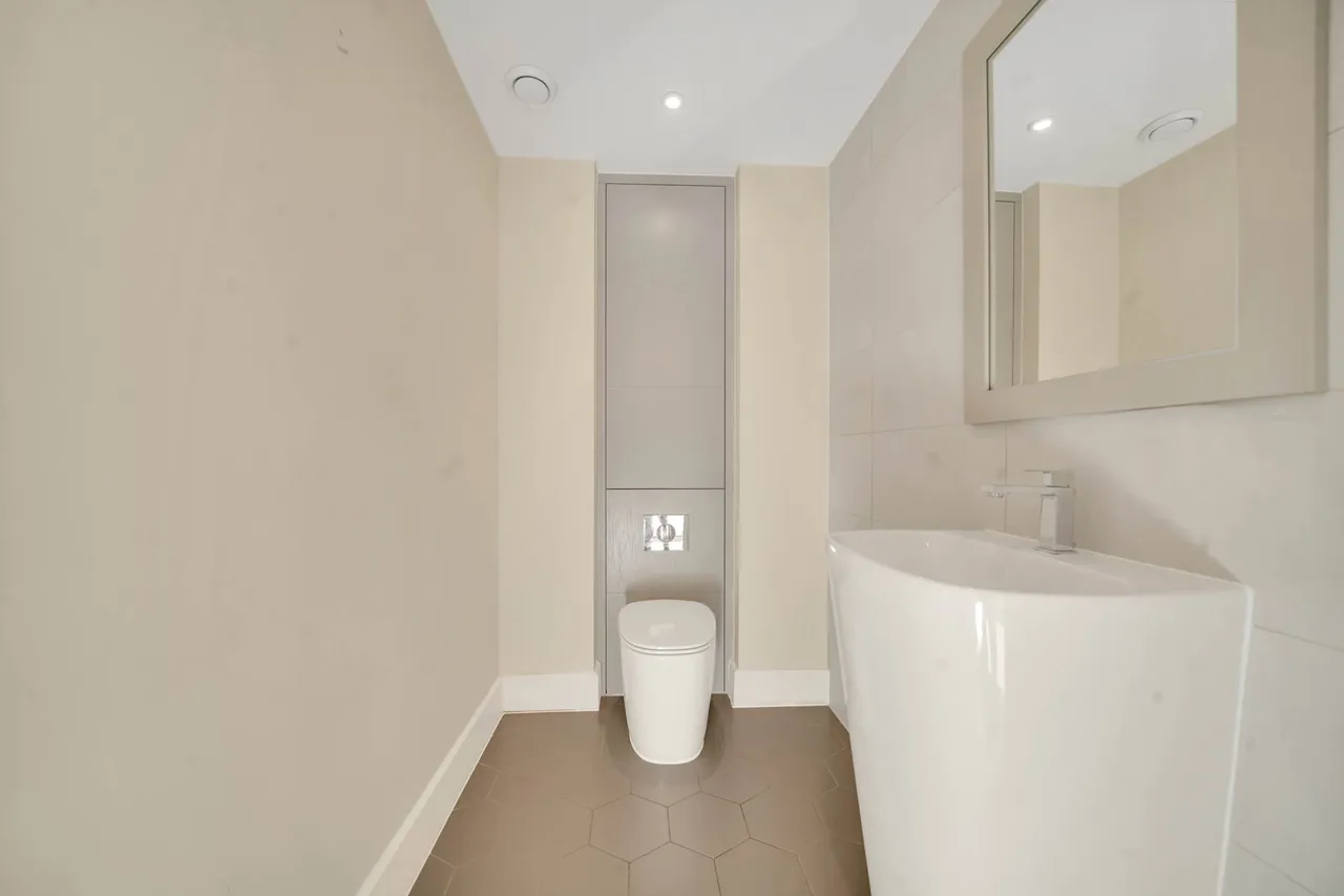 Ruckholt Road, London, E10, photo 8