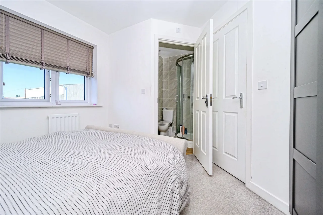 Arundel Road, Luton, Bedfordshire, LU4, photo 12