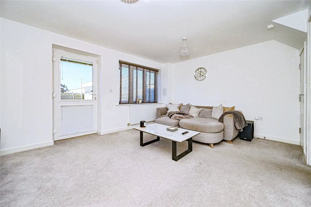 Arundel Road, Luton, Bedfordshire, LU4, photo 3
