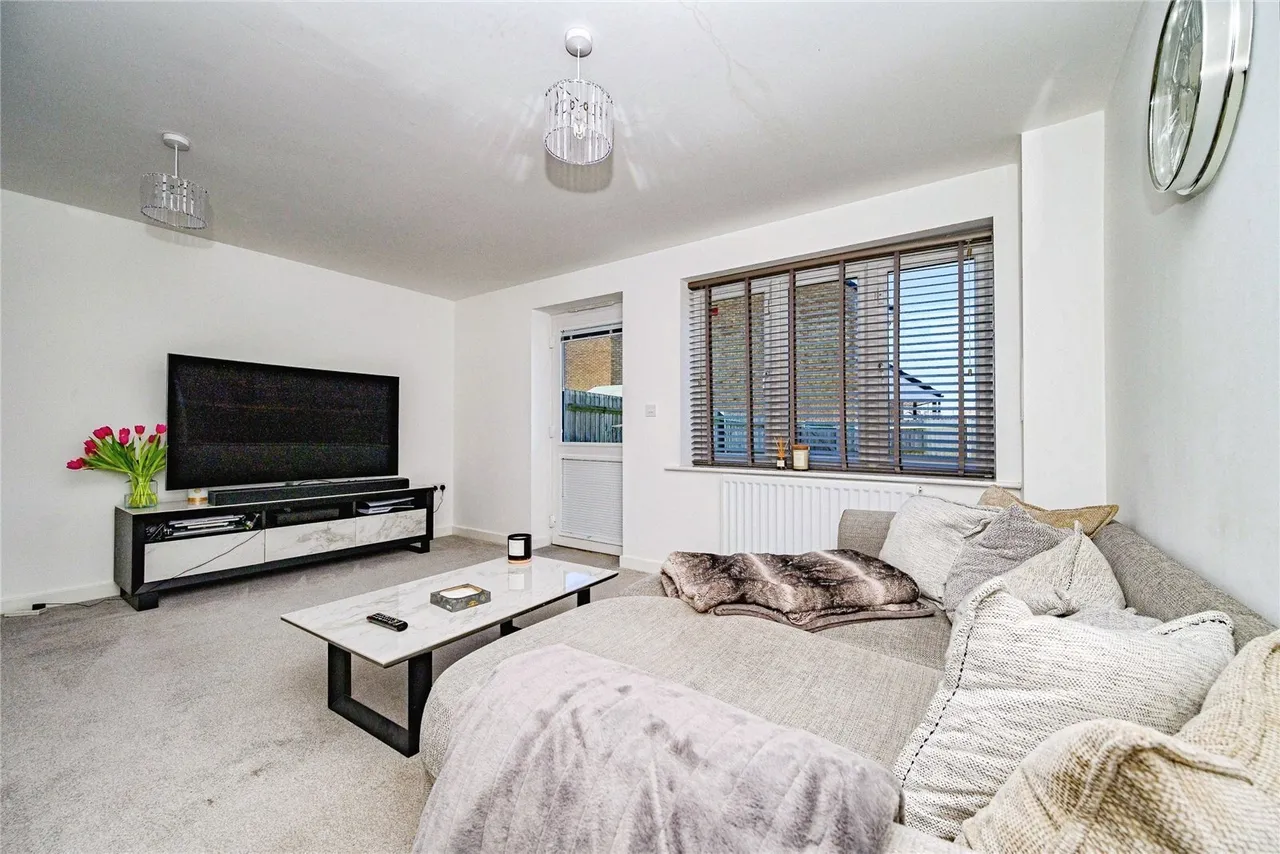 Arundel Road, Luton, Bedfordshire, LU4, photo 2