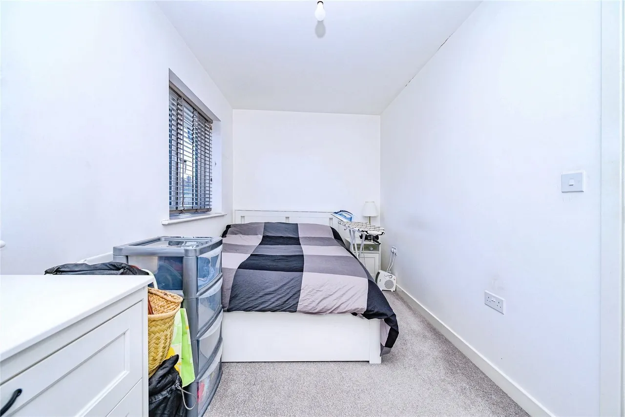 Arundel Road, Luton, Bedfordshire, LU4, photo 13