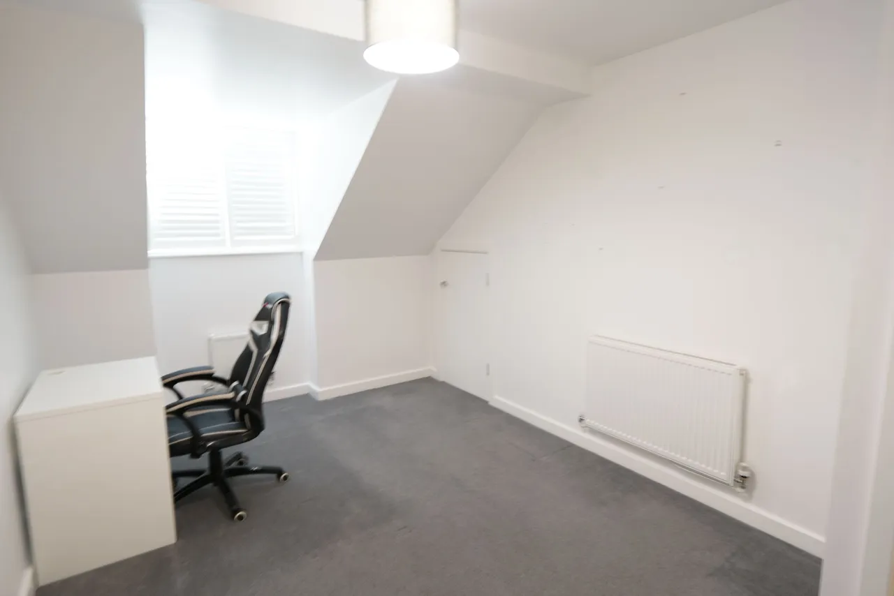 North Road, Purfleet, Essex, RM19 1TU, photo 14