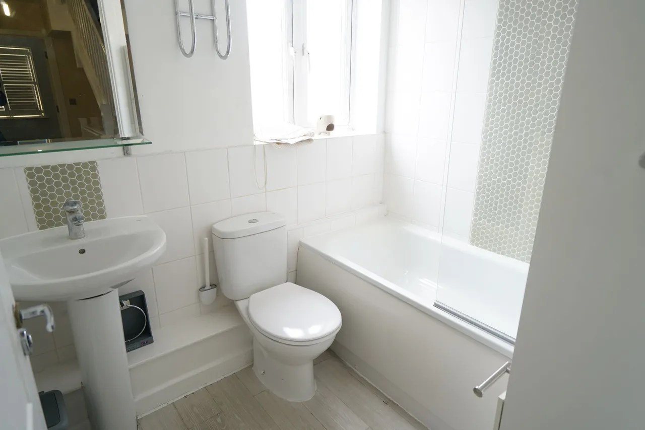 North Road, Purfleet, Essex, RM19 1TU, photo 12