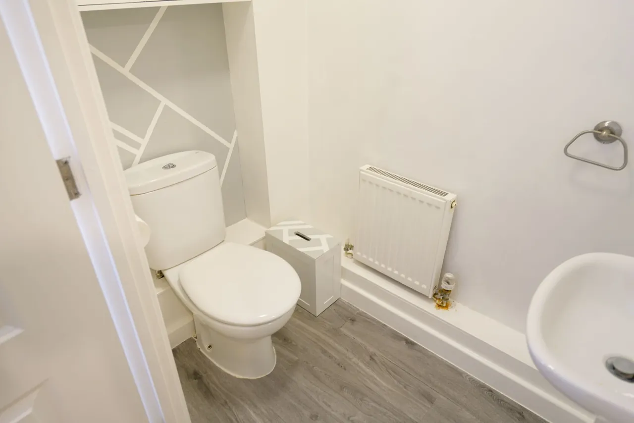 North Road, Purfleet, Essex, RM19 1TU, photo 4