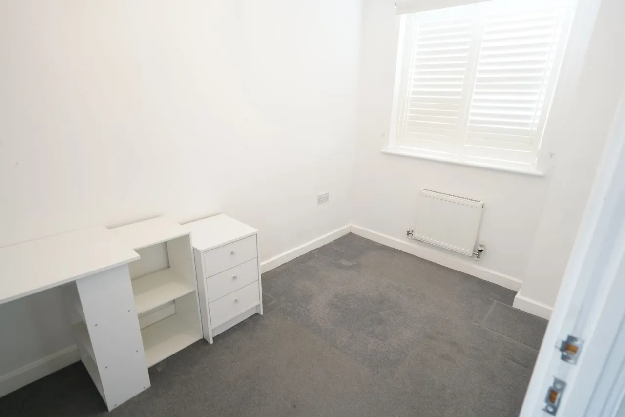 North Road, Purfleet, Essex, RM19 1TU, photo 11