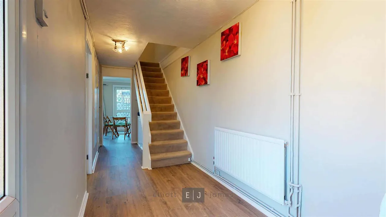 Copperfield, Chigwell, photo 3