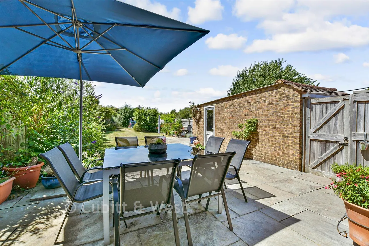 Orchard Close, Fetcham, KT22, photo 10