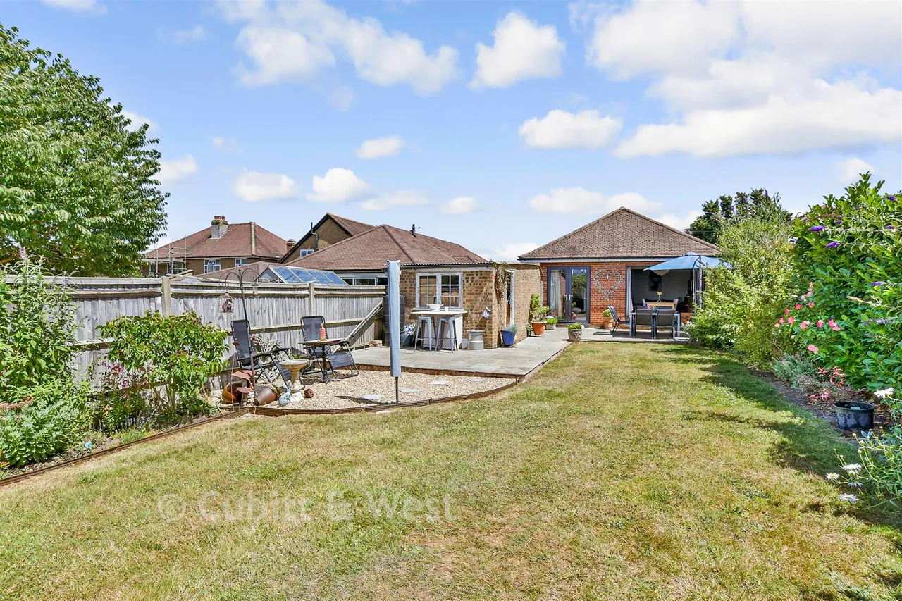 Orchard Close, Fetcham, KT22, photo 14