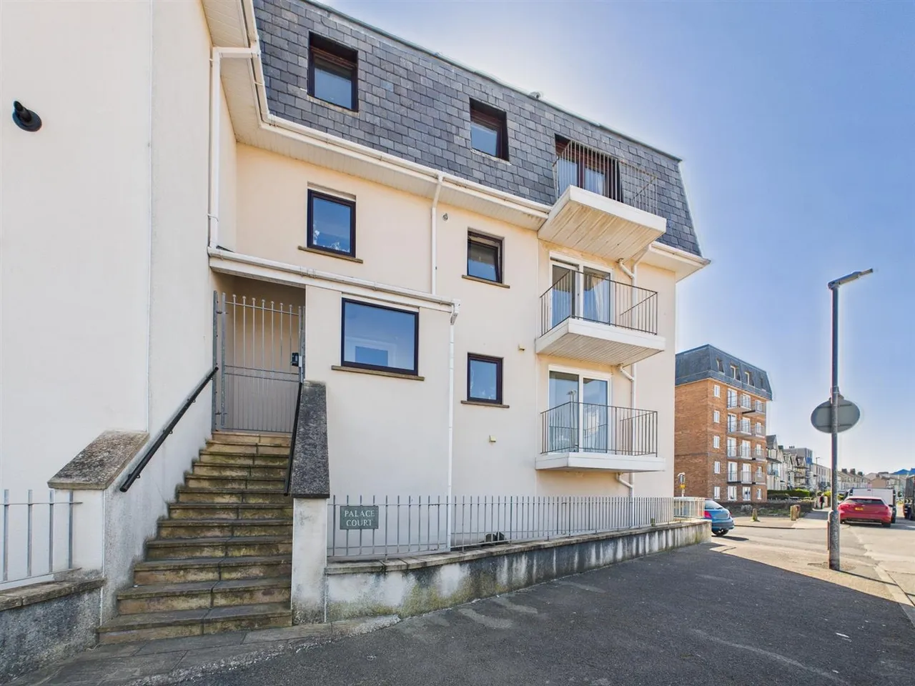 2 bed flat for sale, Sandylands Promenade, an apartmwnt with sea views, LA3