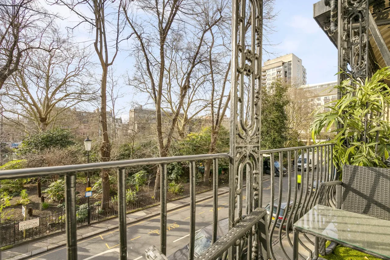 Cadogan Place, London, SW1X 9SA, photo 2