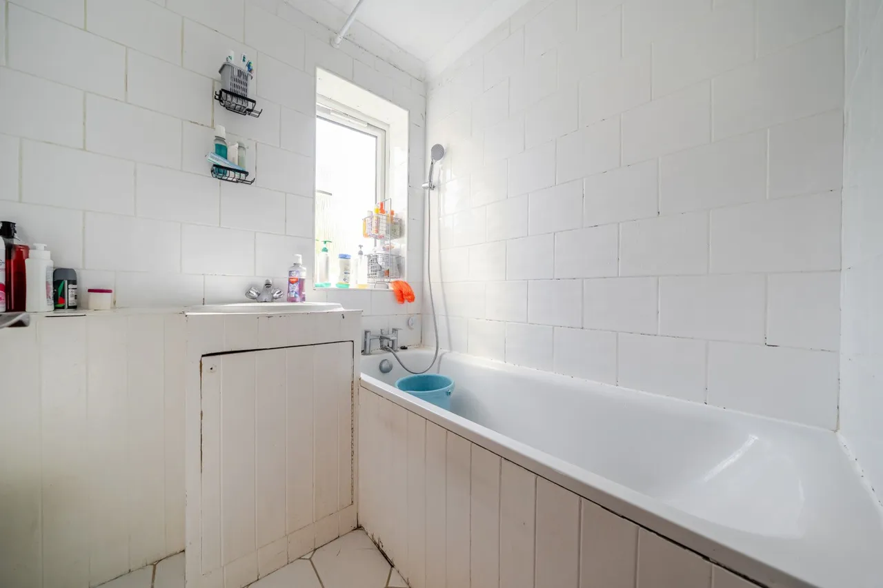 Courtland Grove, SE28, photo 16
