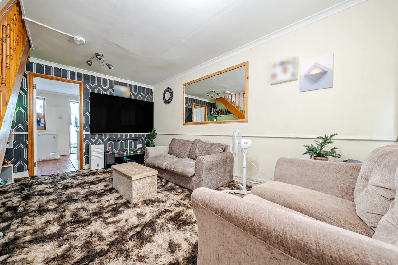 Courtland Grove, SE28, photo 2