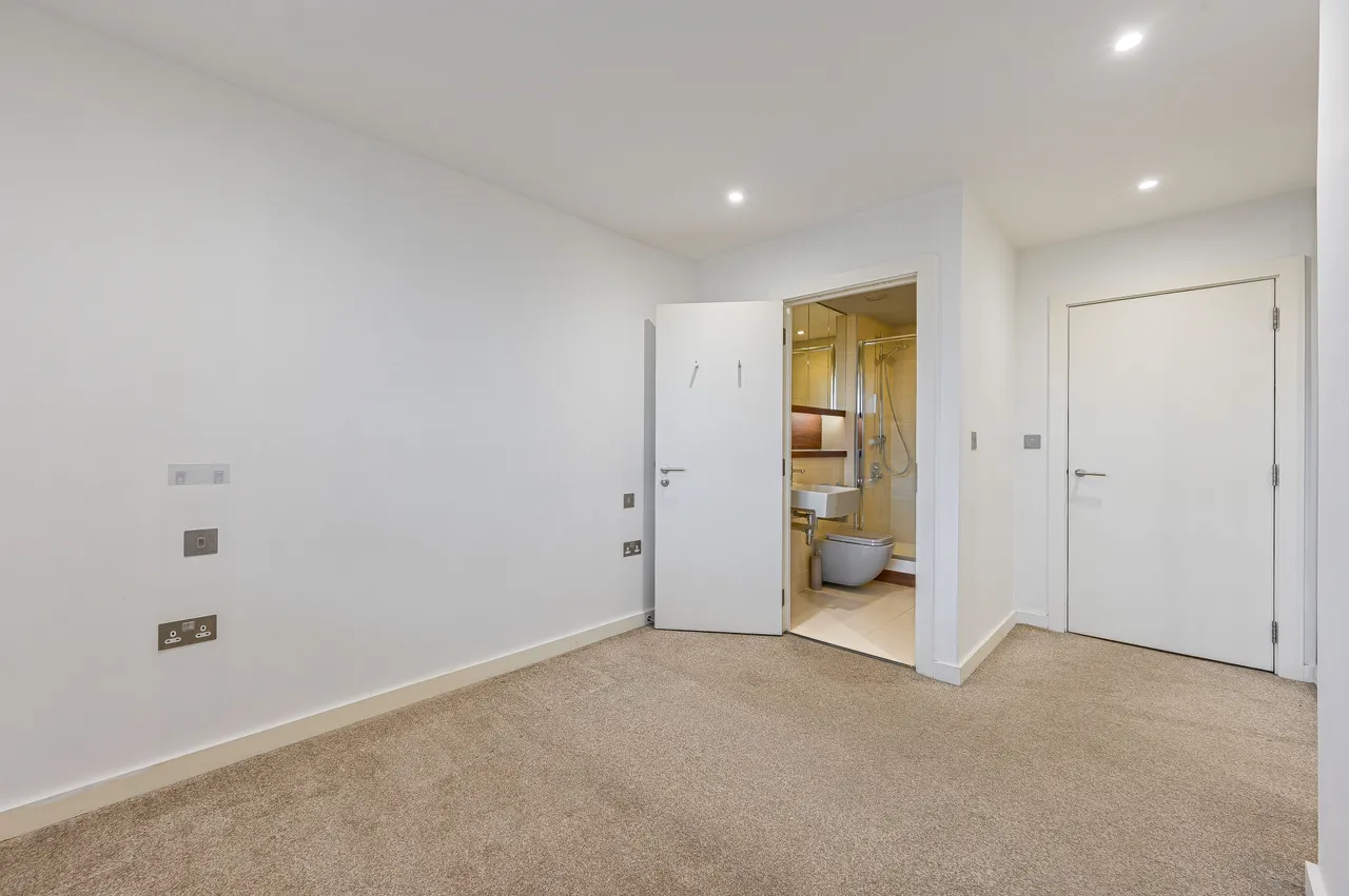 14 Cornmill House, 4 Wharf Street, London, photo 12