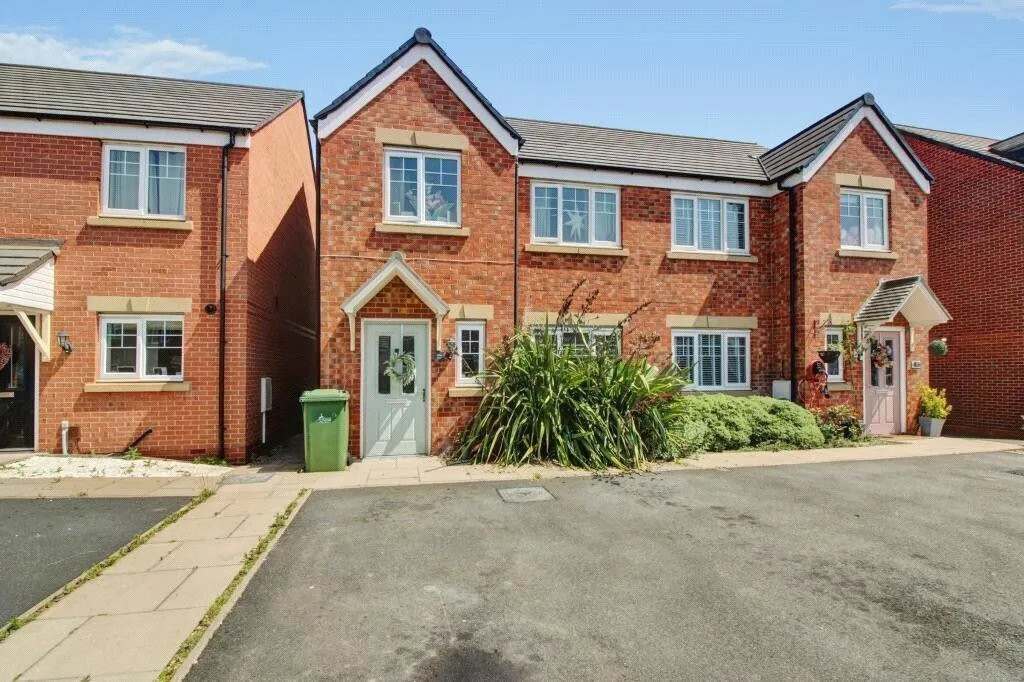 3 bed house for sale — Sanderling Street, Norton Canes, Cannock, Staffordshire, WS11