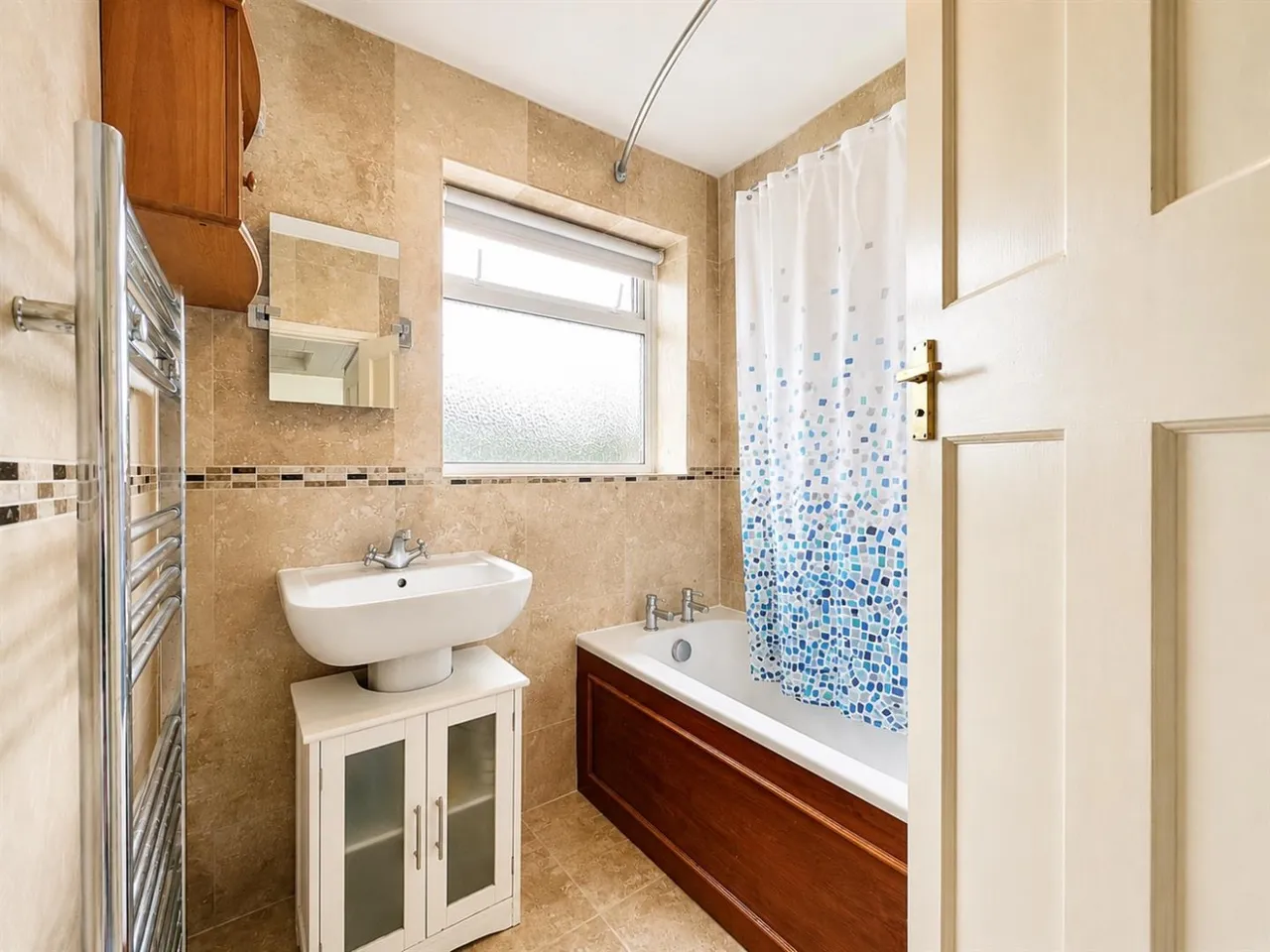 bed House, Semi-Detached For SaleMeadow Waye, TW5, photo 7