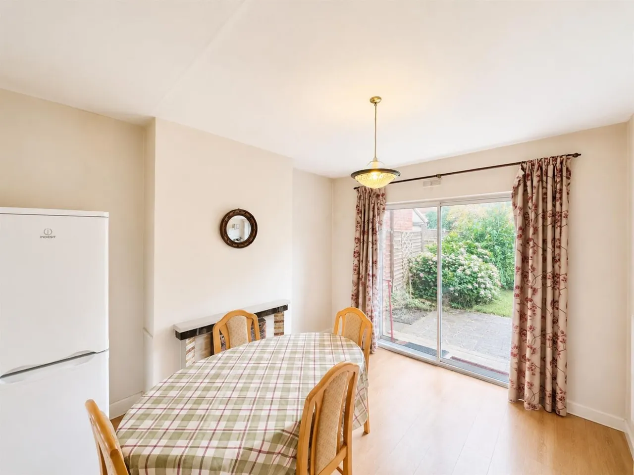 bed House, Semi-Detached For SaleMeadow Waye, TW5, photo 9