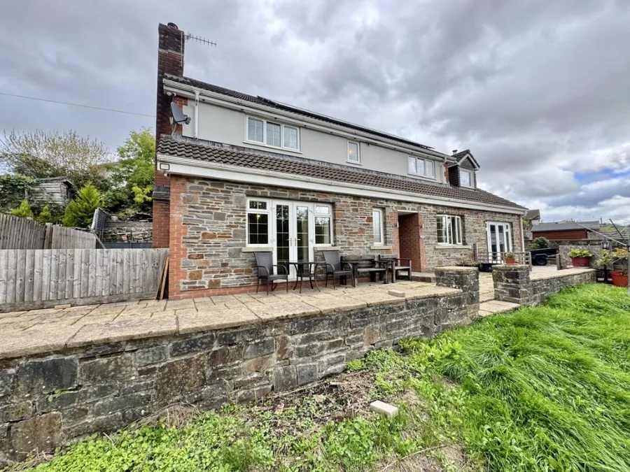 3 bed house for sale, Taff Fawr Close, Cefn Coed, CF48