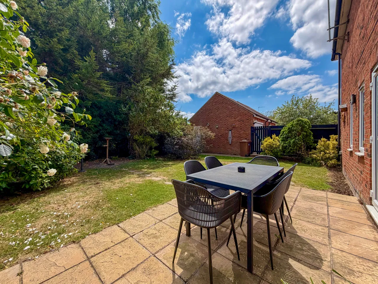 Gillions Place, Aylesbury, photo 13
