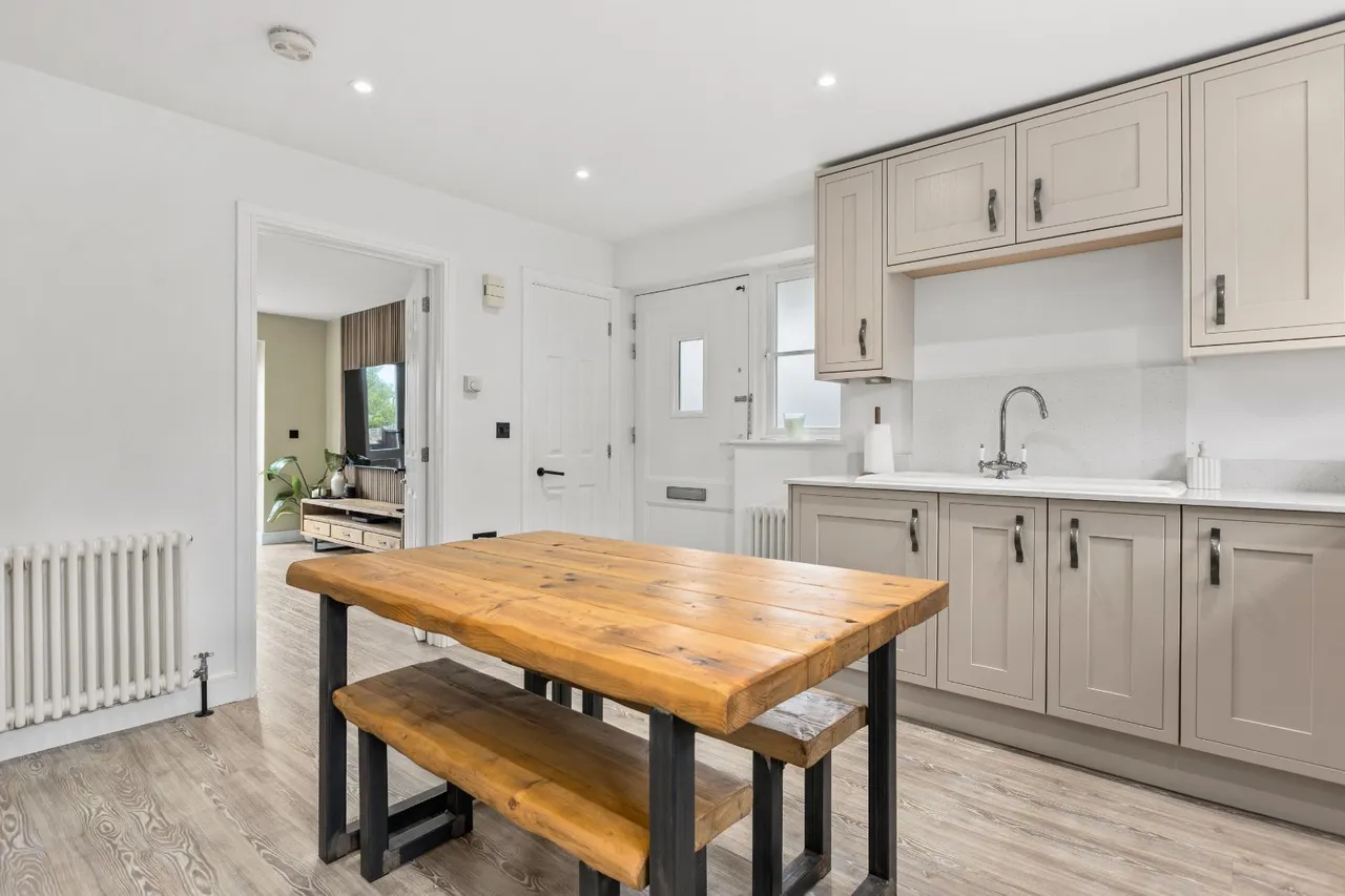 High Street, Walkern, SG2, photo 9