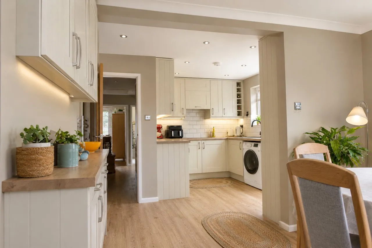 Catherine Crescent, Downton, Salisbury, Wiltshire, SP5 3NR, photo 4