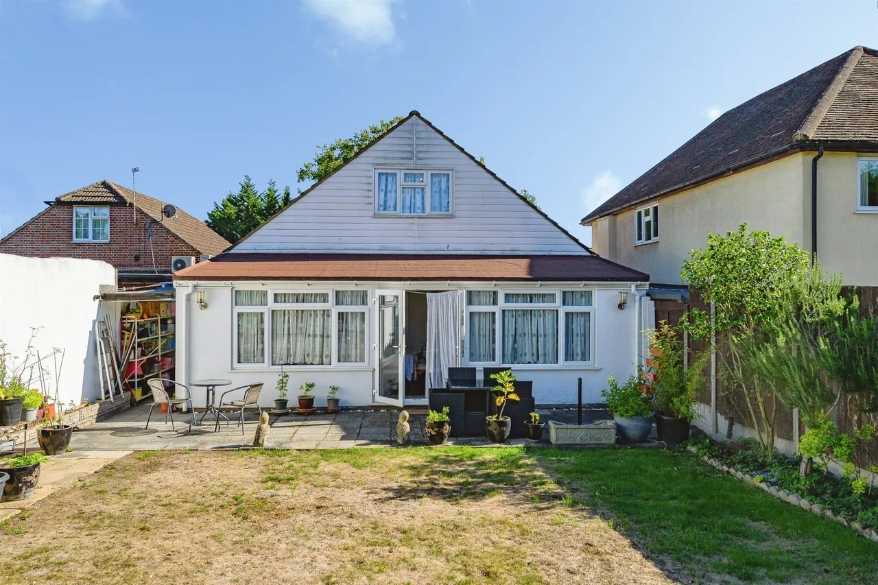 St. Albans Road, Watford, WD25, photo 6