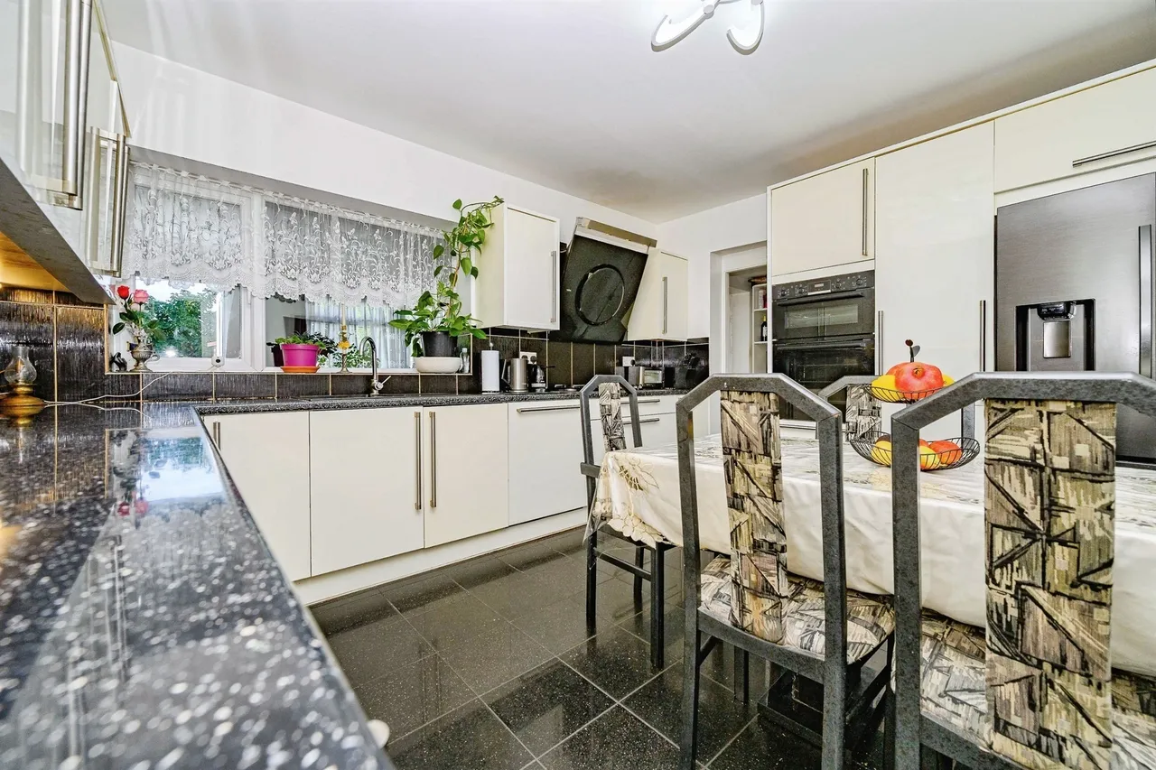 St. Albans Road, Watford, WD25, photo 8