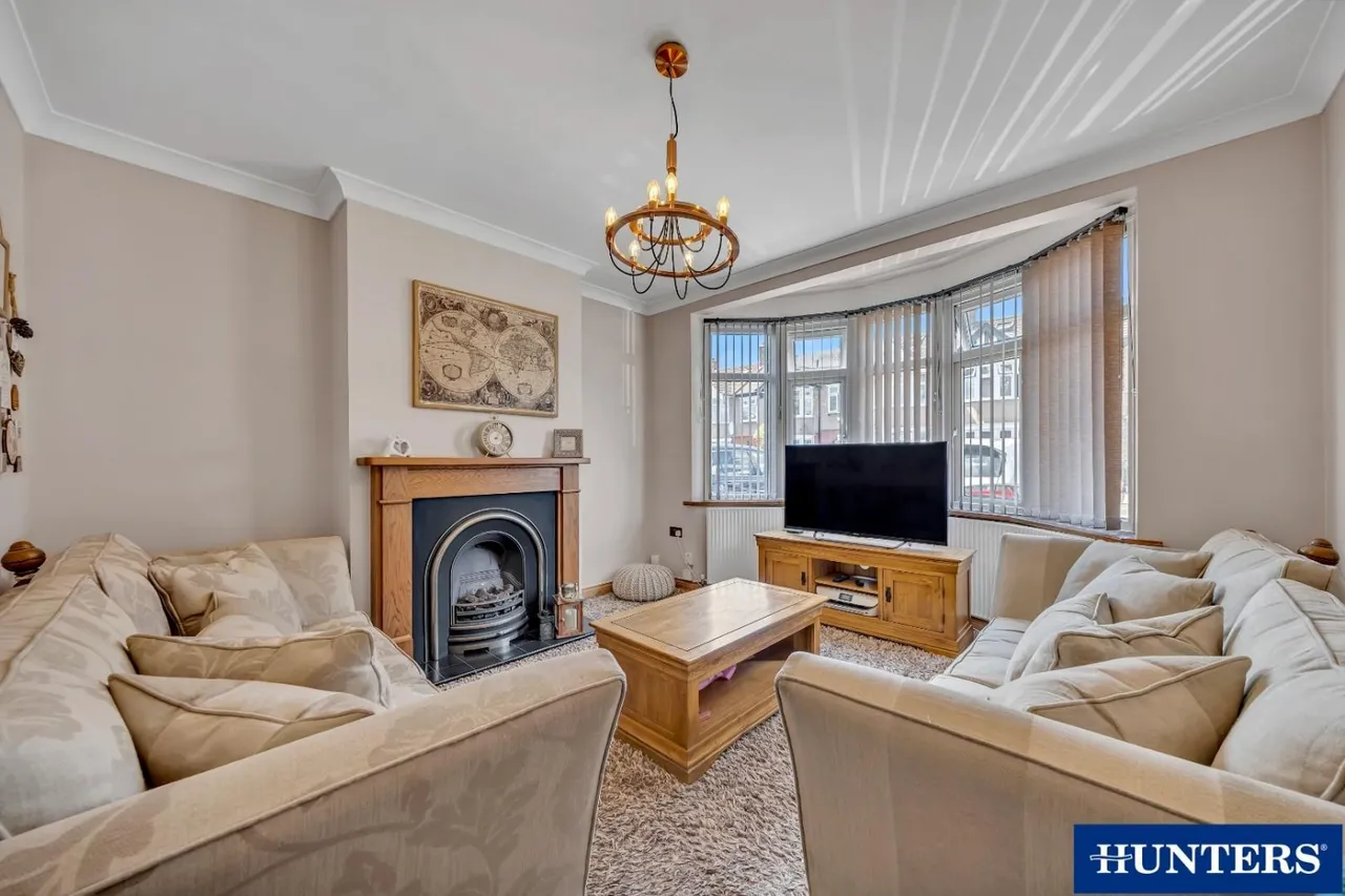 Galsworthy Avenue, Chadwell Heath, RM6, photo 6