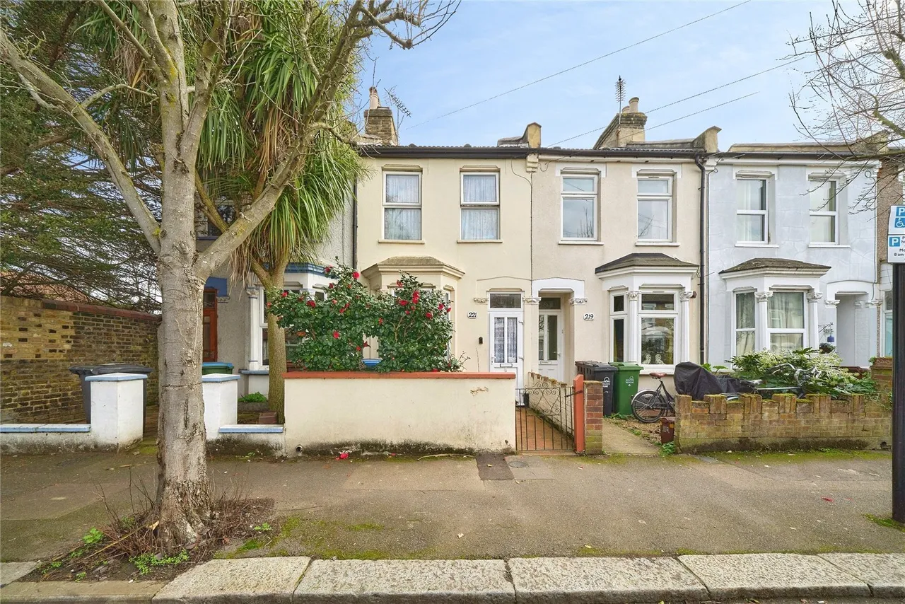 2 bed house for sale — Ramsay Road, London, E7