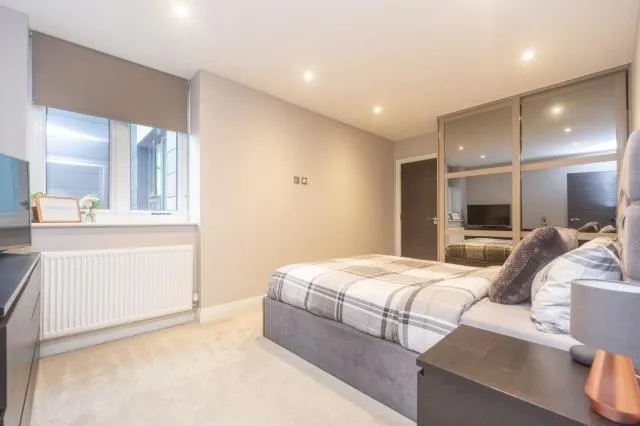 Kings Road, Fleet, GU51, photo 5