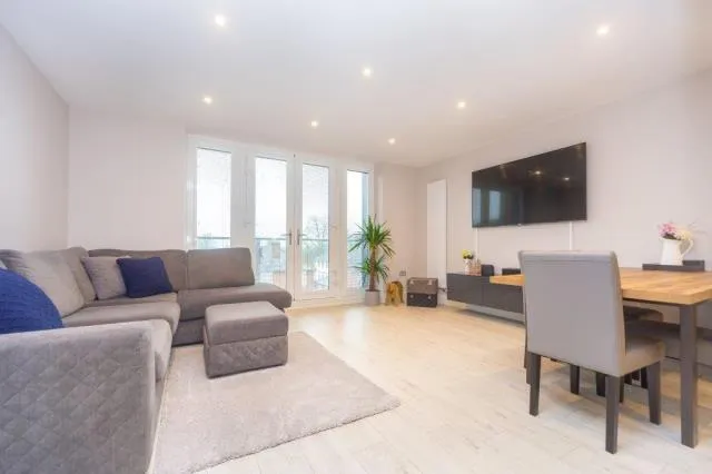Kings Road, Fleet, GU51, photo 4