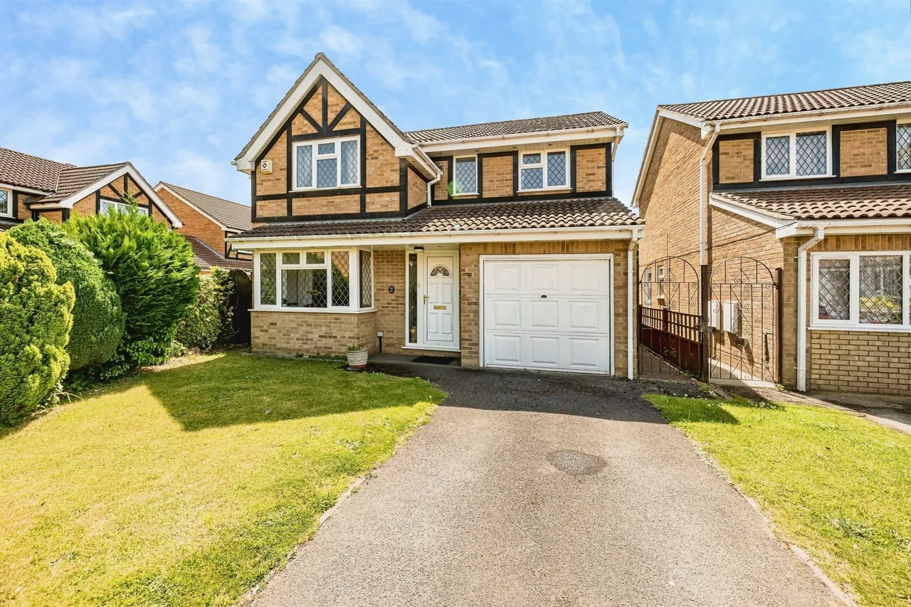 4 bed house for sale — Portland Close, Slough
